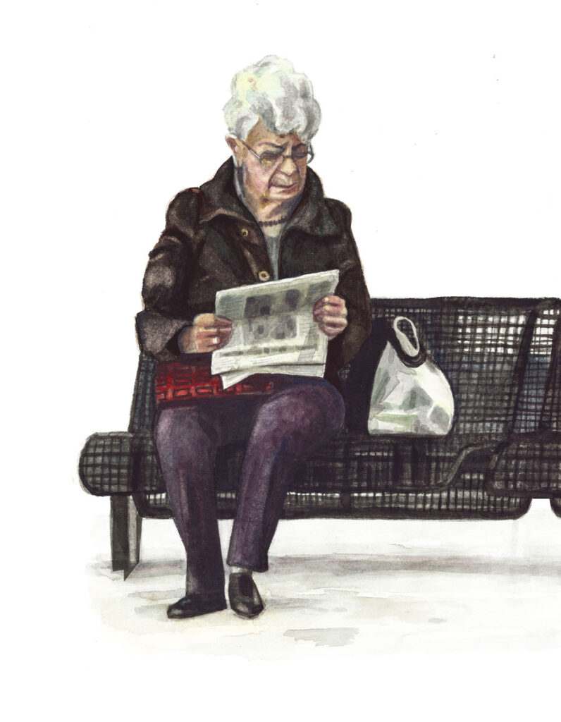 Illustration einer älteren Frau mit weißen Haaren und Brille, die auf einer schwarzen Metallbank sitzt und eine Zeitung liest. Sie trägt eine dunkle Jacke, violette Hose und schwarze Schuhe. Neben ihr steht eine helle Einkaufstasche. Ihr Gesichtsausdruck wirkt konzentriert. Die Szene vermittelt Ruhe und Alltag, möglicherweise an einer Bushaltestelle oder im öffentlichen Raum.
