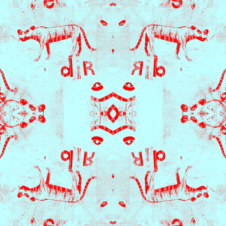 Rote Tiger auf hellem Hintergrund, symmetrisch angeordnet mit Buchstabenmotiven, zentral stilisierte Augen und geometrische Muster.